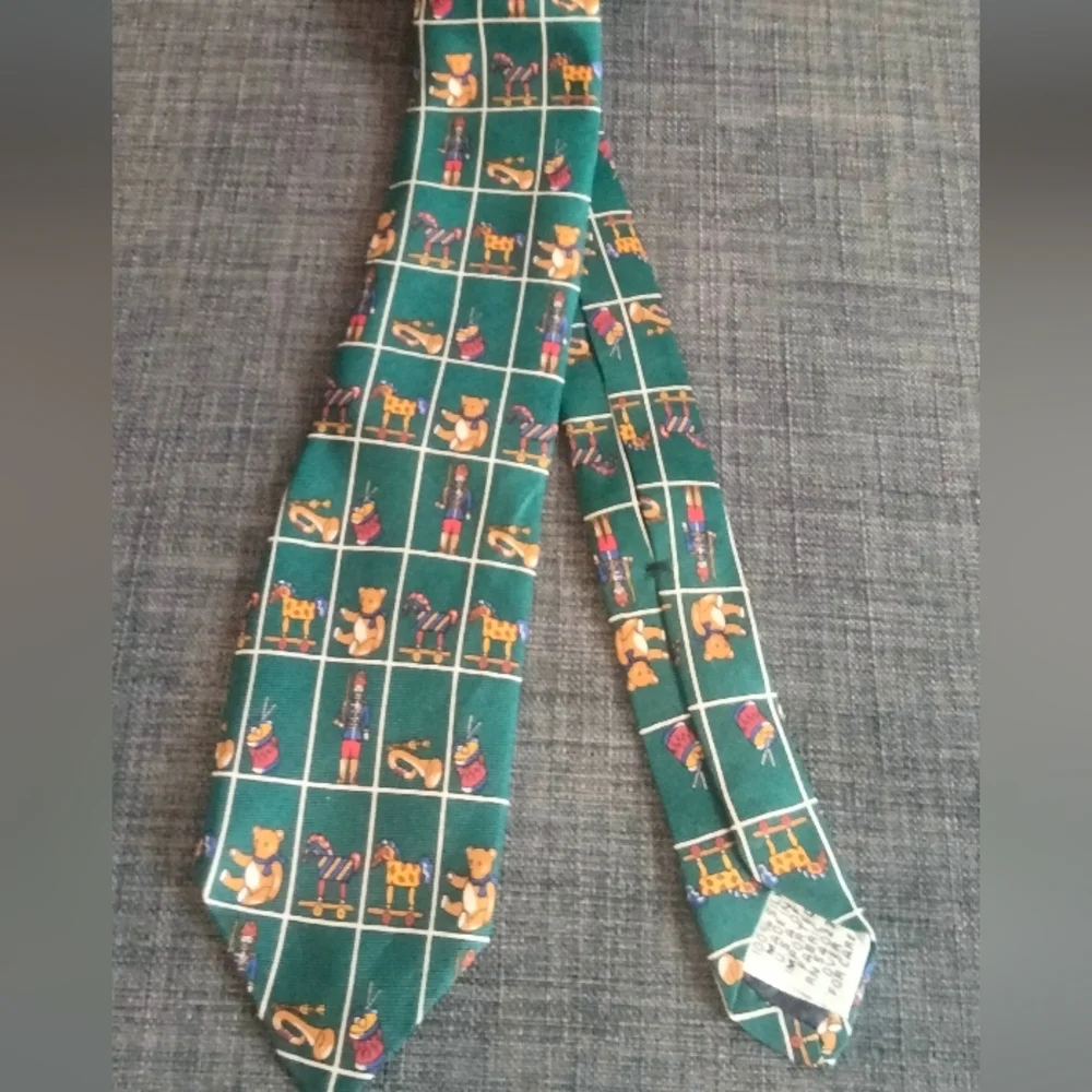 Gap kids neck tie green with Christmas toy pattern